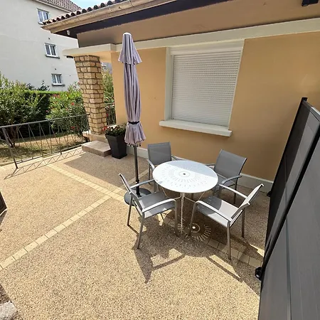 T3 Renove, Jardin Parking & Garage Prive, Proche Centre Holiday home