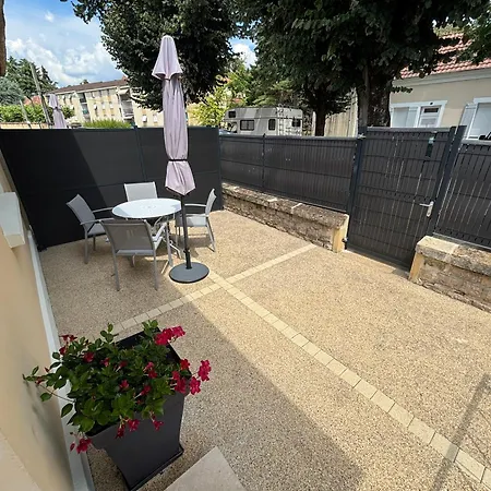 T3 Renove, Jardin Parking & Garage Prive, Proche Centre Holiday home *