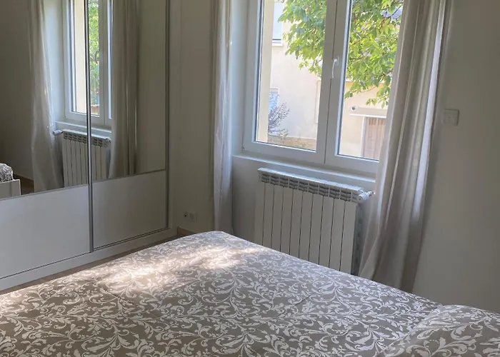 Hébergement de vacances T3 Rénové, Jardin Parking&garage Privé, Proche Centre *