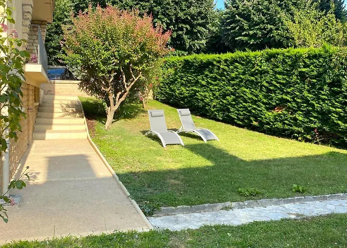 Hébergement de vacances T3 Rénové, Jardin Parking&garage Privé, Proche Centre