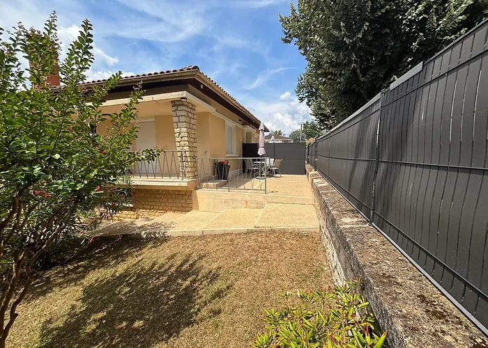 Hébergement de vacances T3 Rénové, Jardin Parking&garage Privé, Proche Centre *