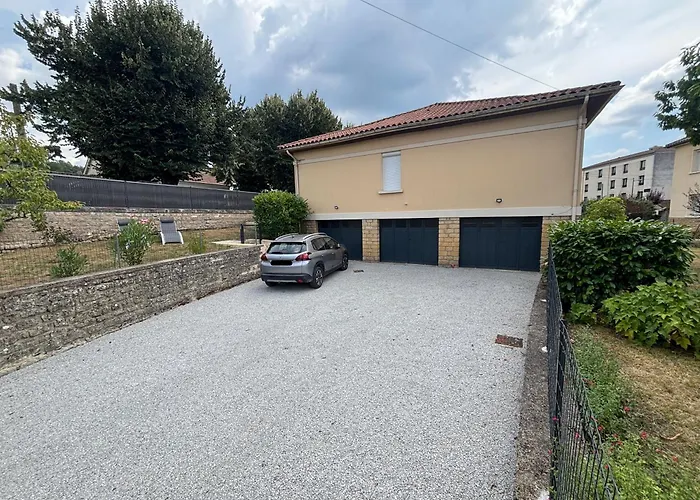 T3 Rénové, Jardin Parking&garage Privé, Proche Centre *